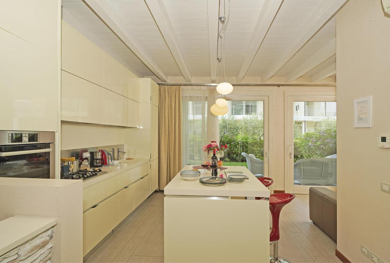 Giulia Luxury Apartment Sirmione Exterior photo